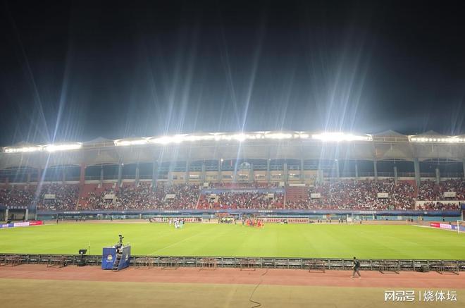 包含柏林赫塔球员战无不胜，强势登顶积分榜的词条