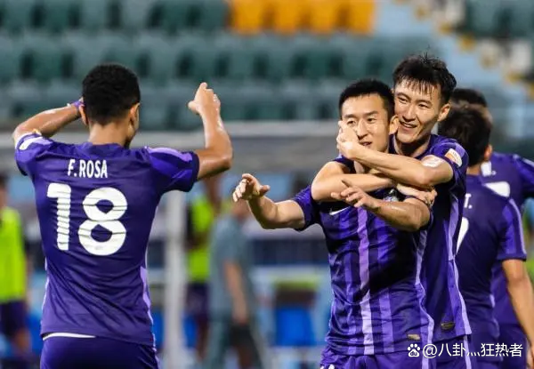 球队宣布引进新教练，调整战术