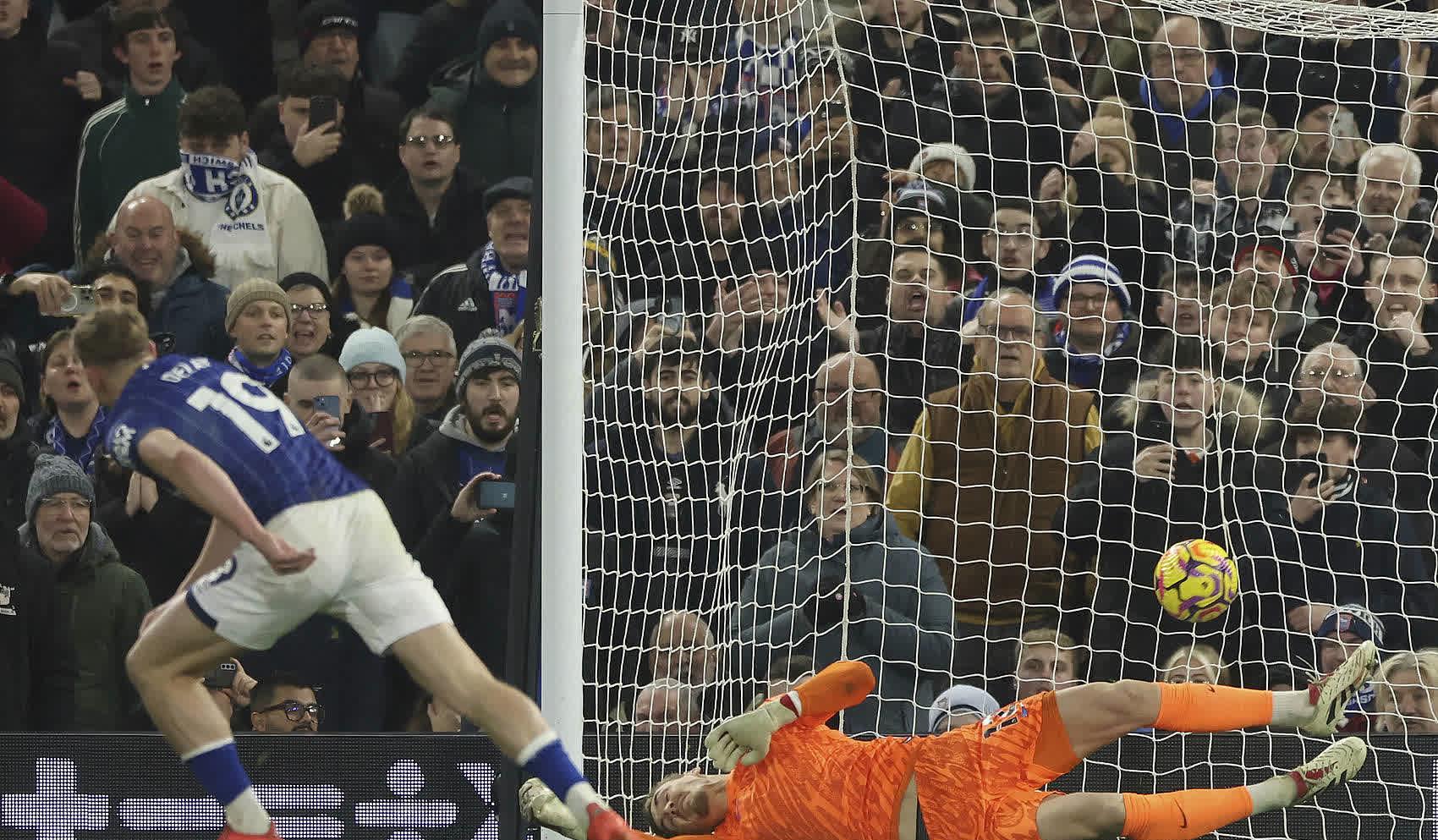 切尔西2-0战胜阿贾克斯，英超豪门实现重要转折