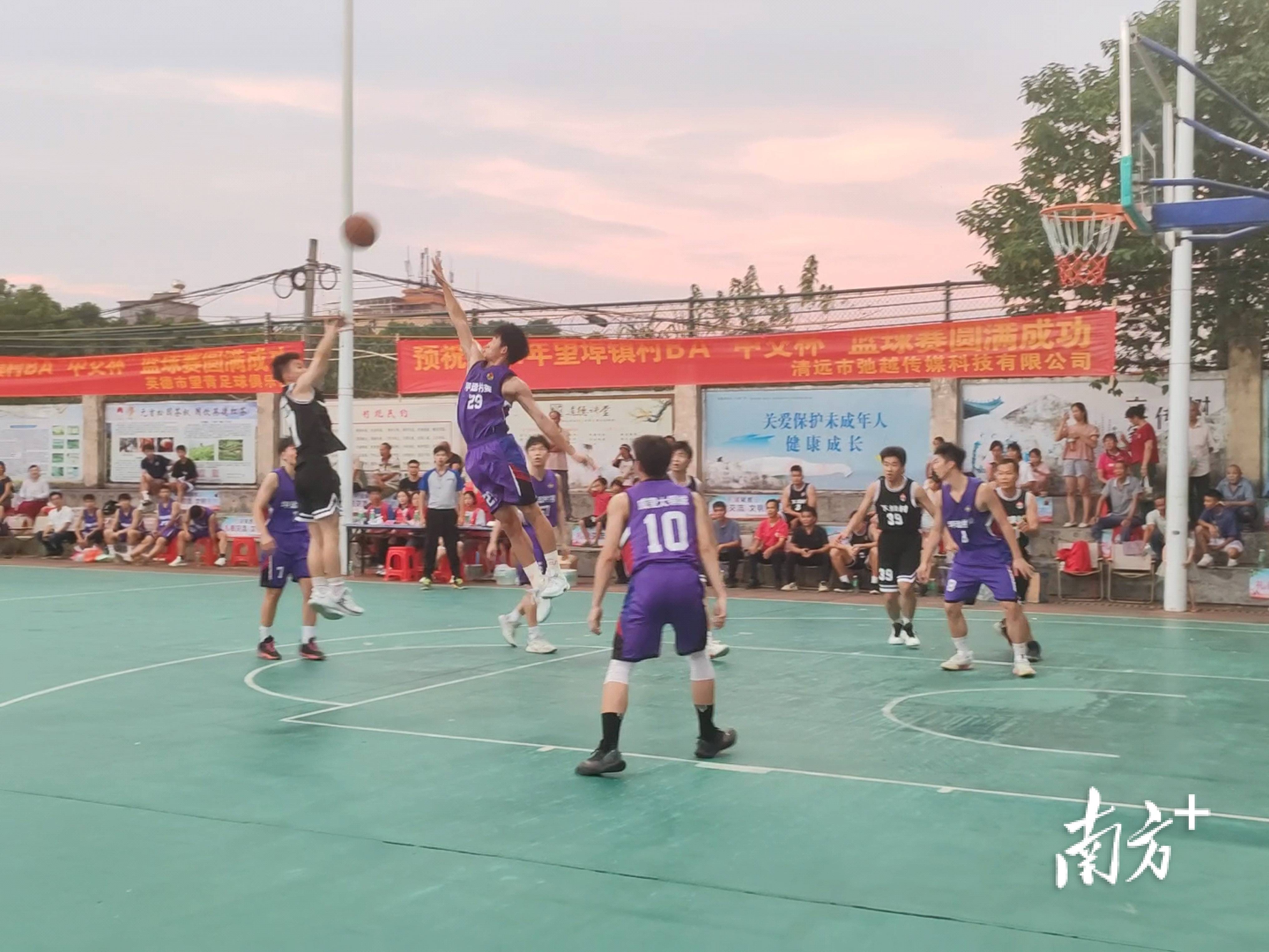 包含篮球队伍士气高昂，走向胜利的道路上的词条